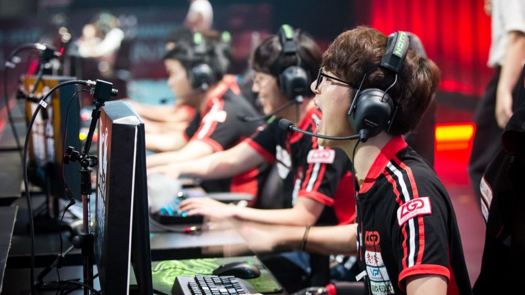 Comparing Traditional Sports Betting vs. E-Sports Betting